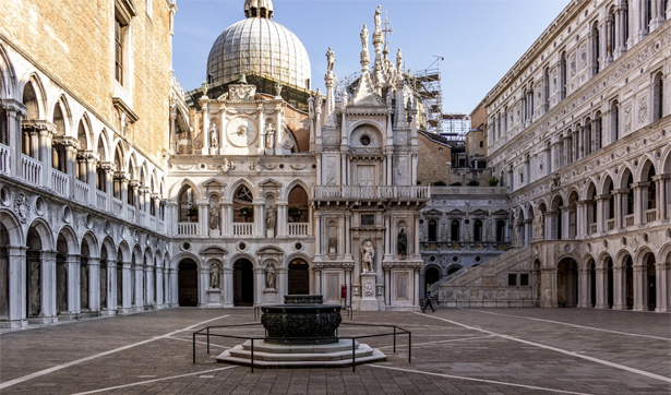 Interno palazzo ducale di venezia