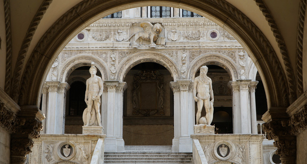 scala del leone palazzo ducale
